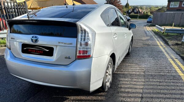 Toyota Prius 1.8 Hybrid 2011 - Image 2