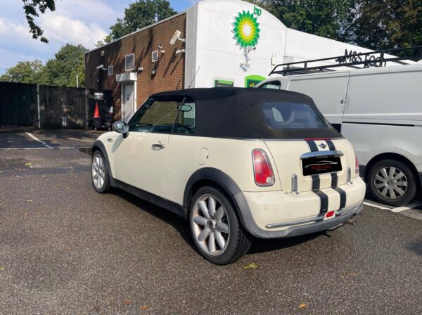 Mini One 1.6 Convertible - Image 3