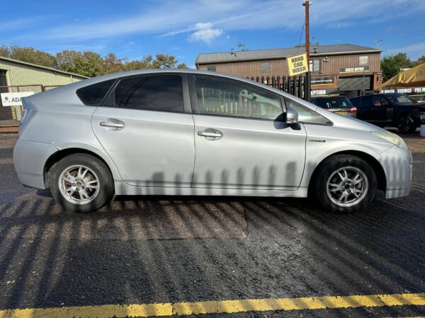 Toyota Prius 1.8 Hybrid 2011 - Image 7