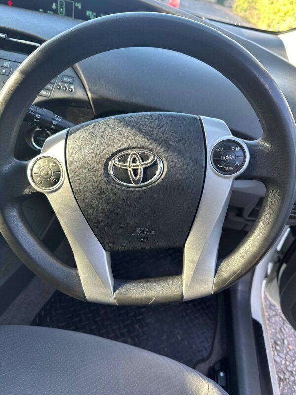 Toyota Prius 1.8 Hybrid 2010 - Image 10