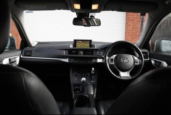 Lexus CT200h 2011 - Image 4