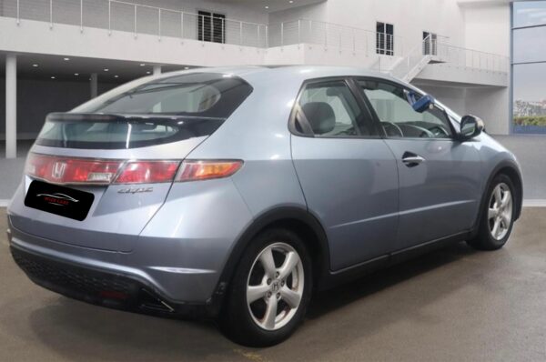 Honda Civic 1.8 i-VTEC 2010 - Image 8